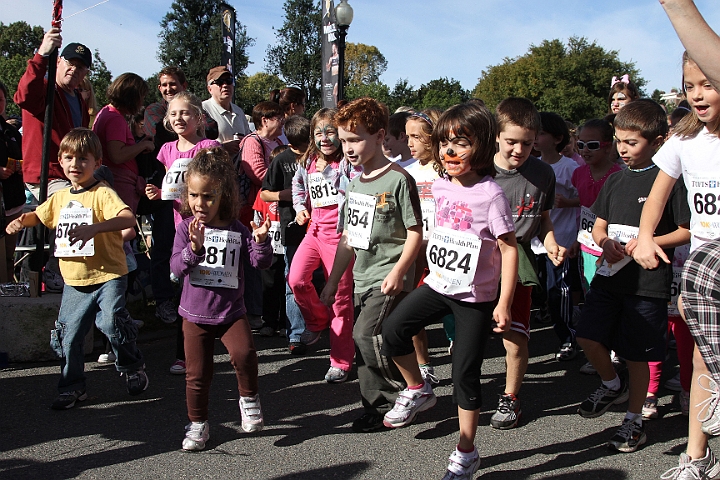 2010 Tufts 10K-007.JPG - 2010 Tufts 10K for women, October 11, Boston, MA.